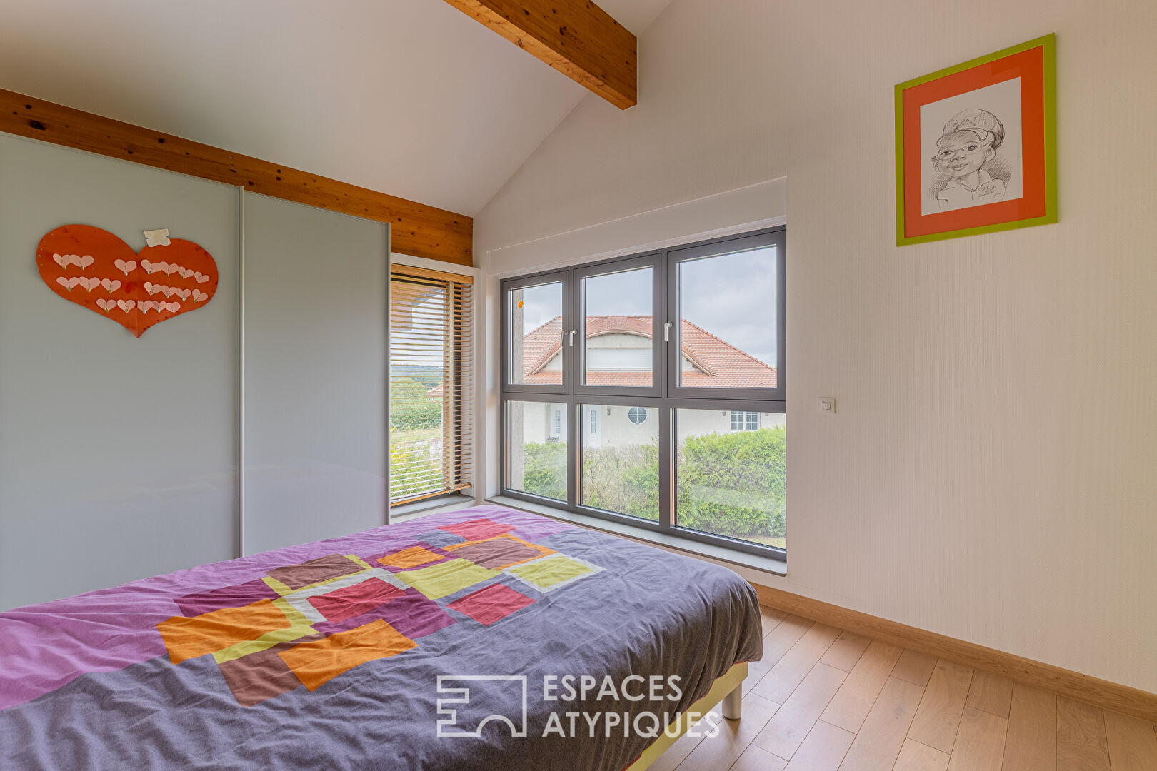 Lumineuse villa d’architecte avec piscine