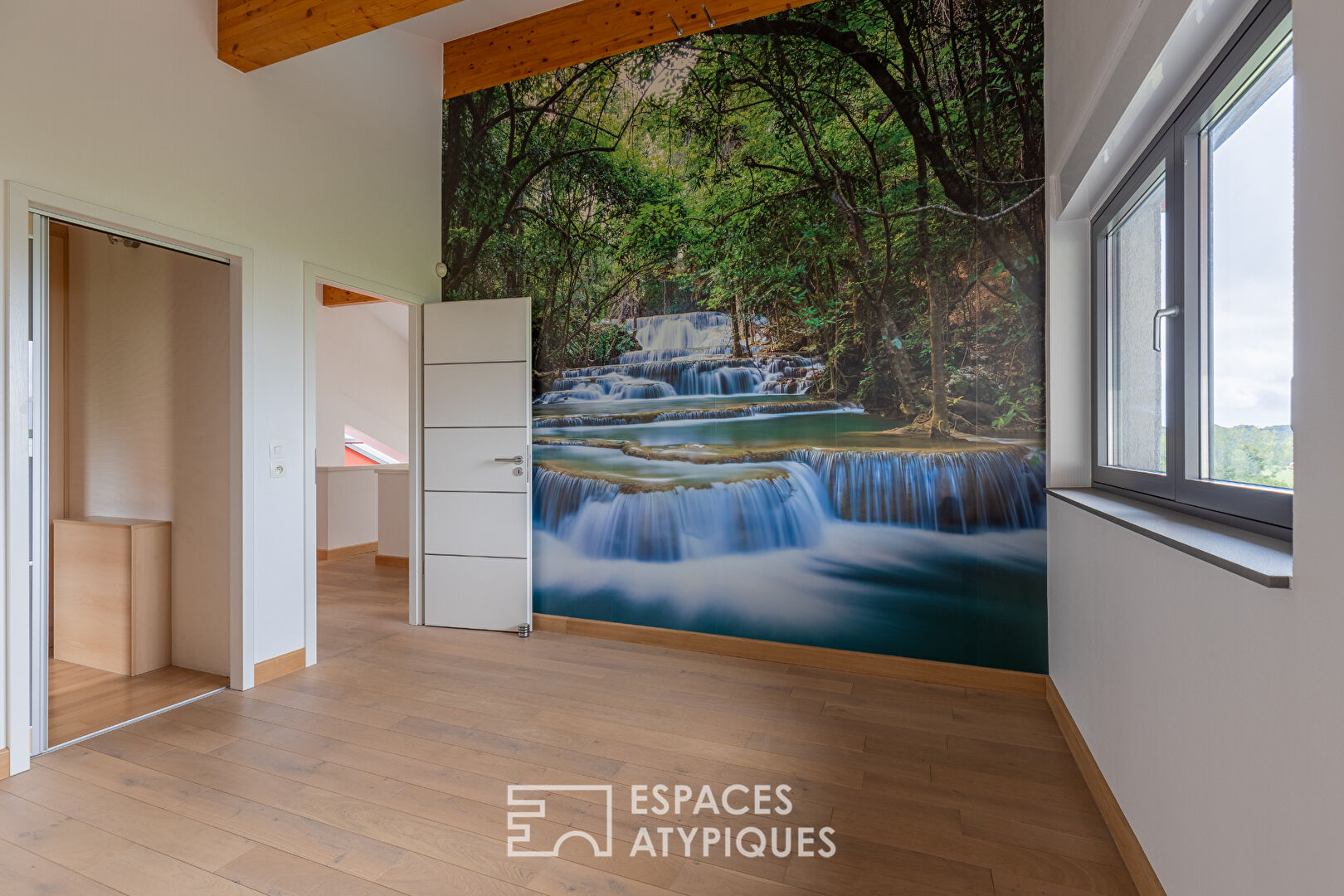 Lumineuse villa d’architecte avec piscine