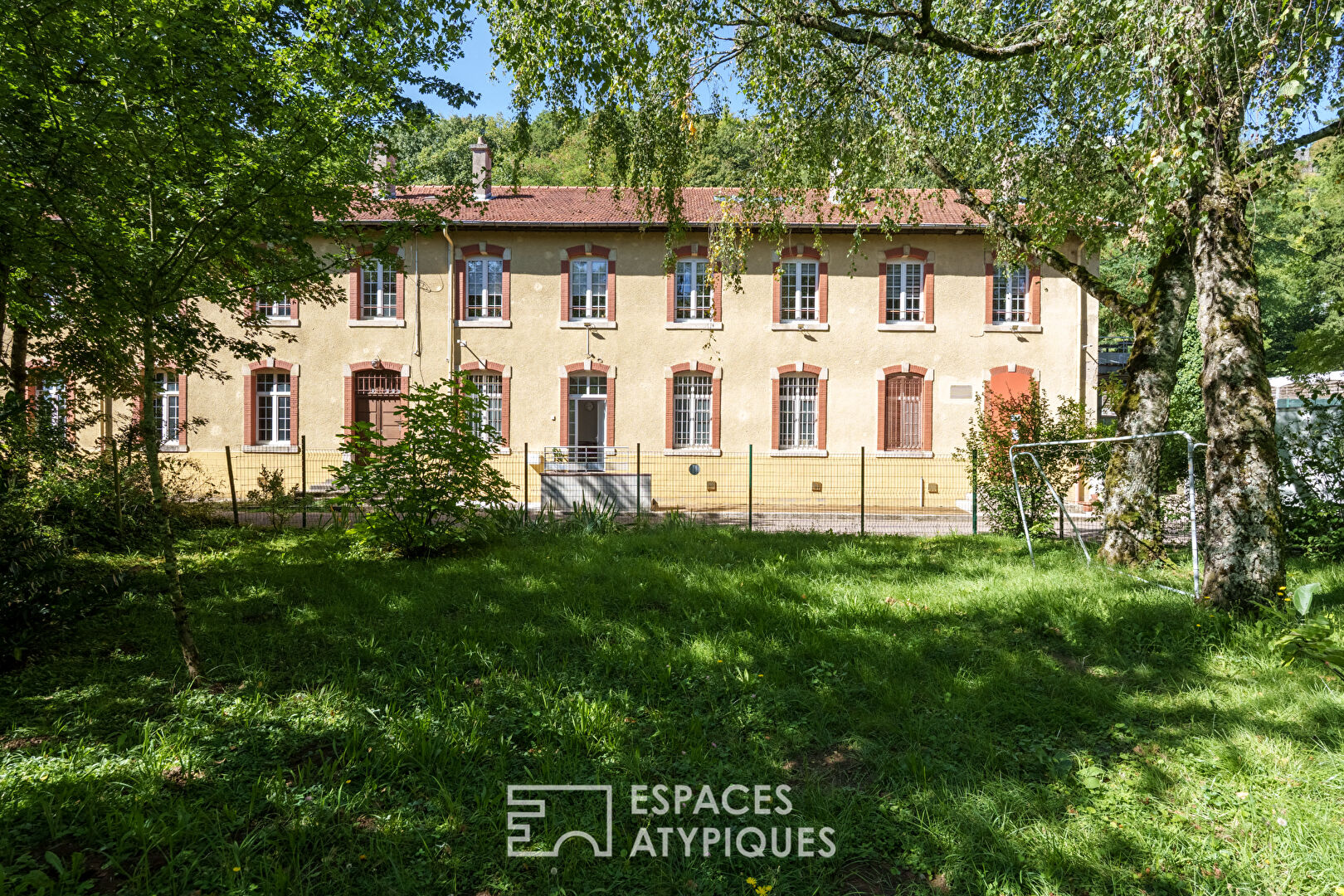Maison de caractère au coeur de la nature et sa terrasse suspendue