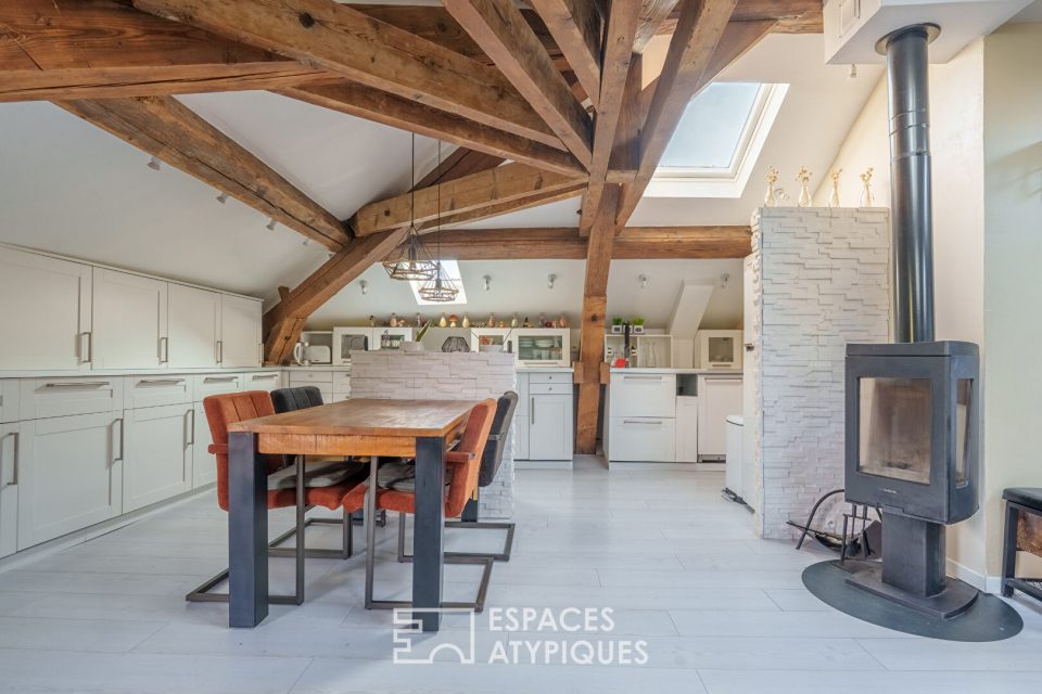 Appartement sous les toits en coeur de ville et sa charpente apparente - Réf. 605 Appartement sous les toits en coeur de ville et sa charpente apparente