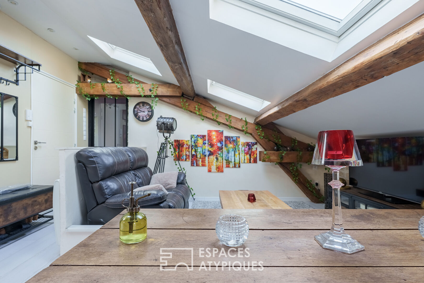 Attic apartment in the heart of the city with exposed beam