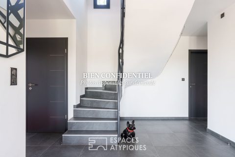 Maison contemporaine dans un cadre verdoyant