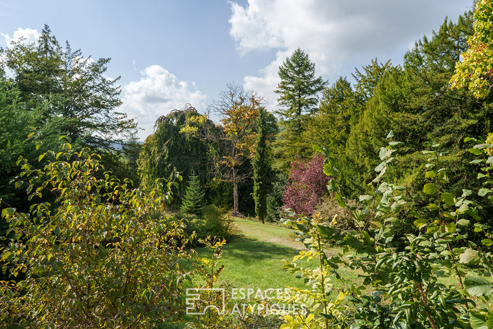Maison des années 70 dans son parc arboré