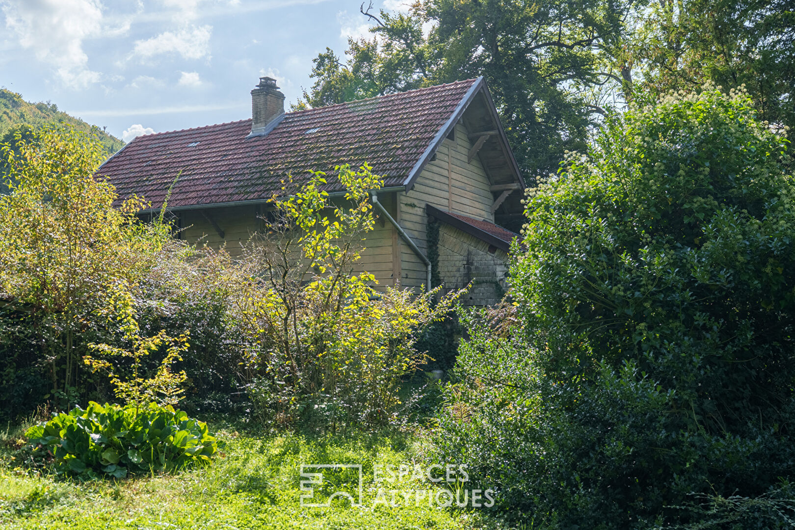 Maison des années 70 dans son parc arboré