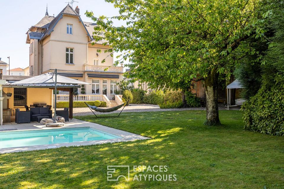 Élégante maison de maître avec piscine dans un quartier bourgeois