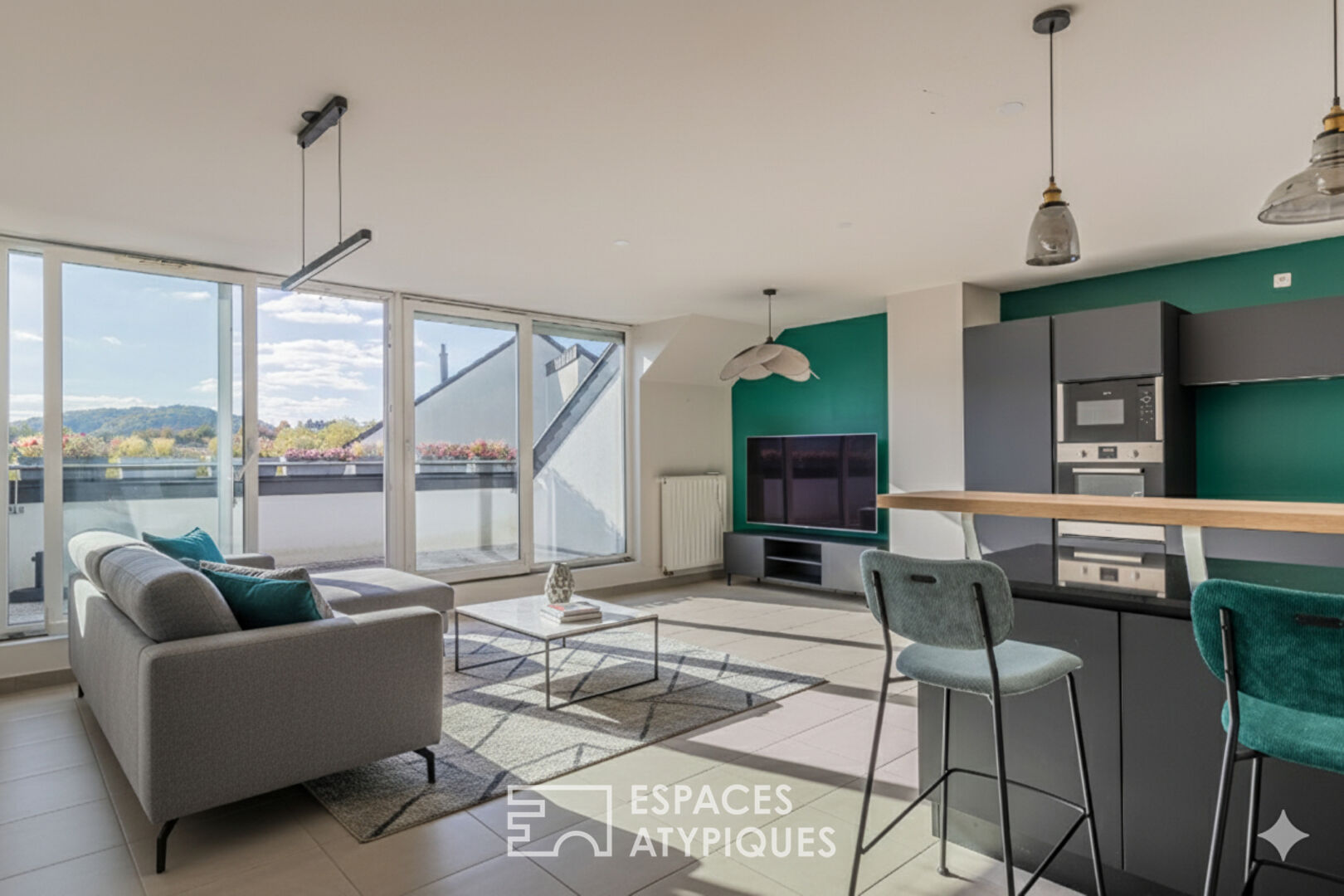 Dernier étage contemporain et sa terrasse