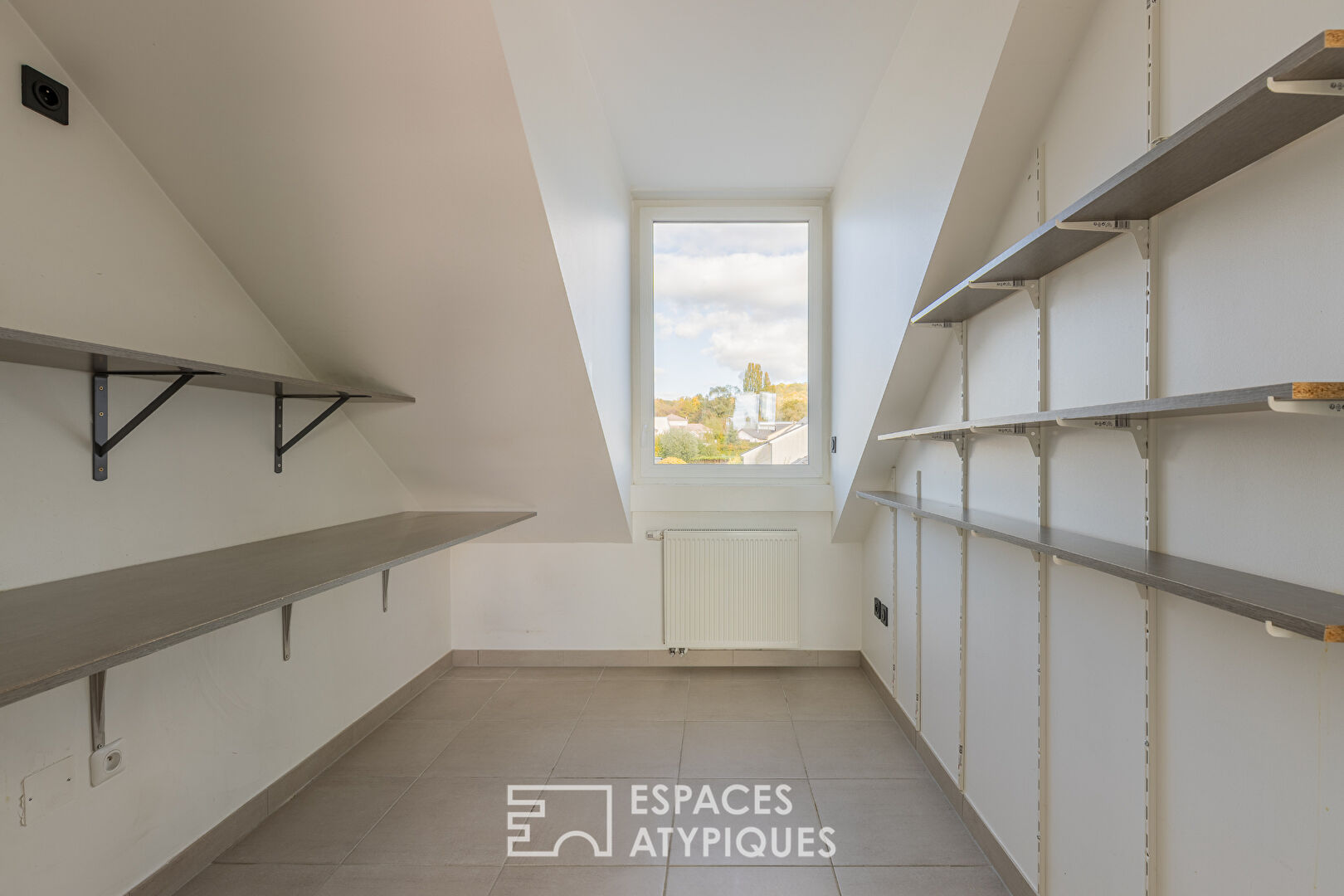 Dernier étage contemporain et sa terrasse