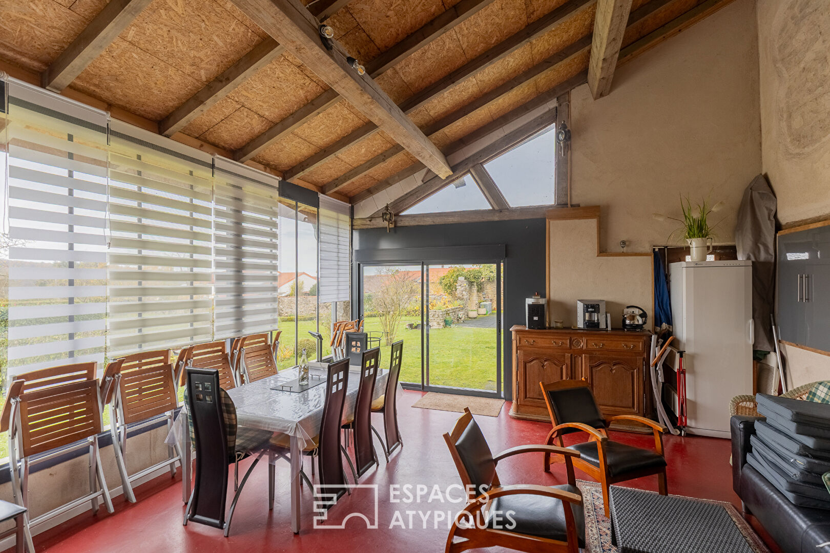 Ancien corps de ferme transformé et sa grange à 20 minutes de Metz