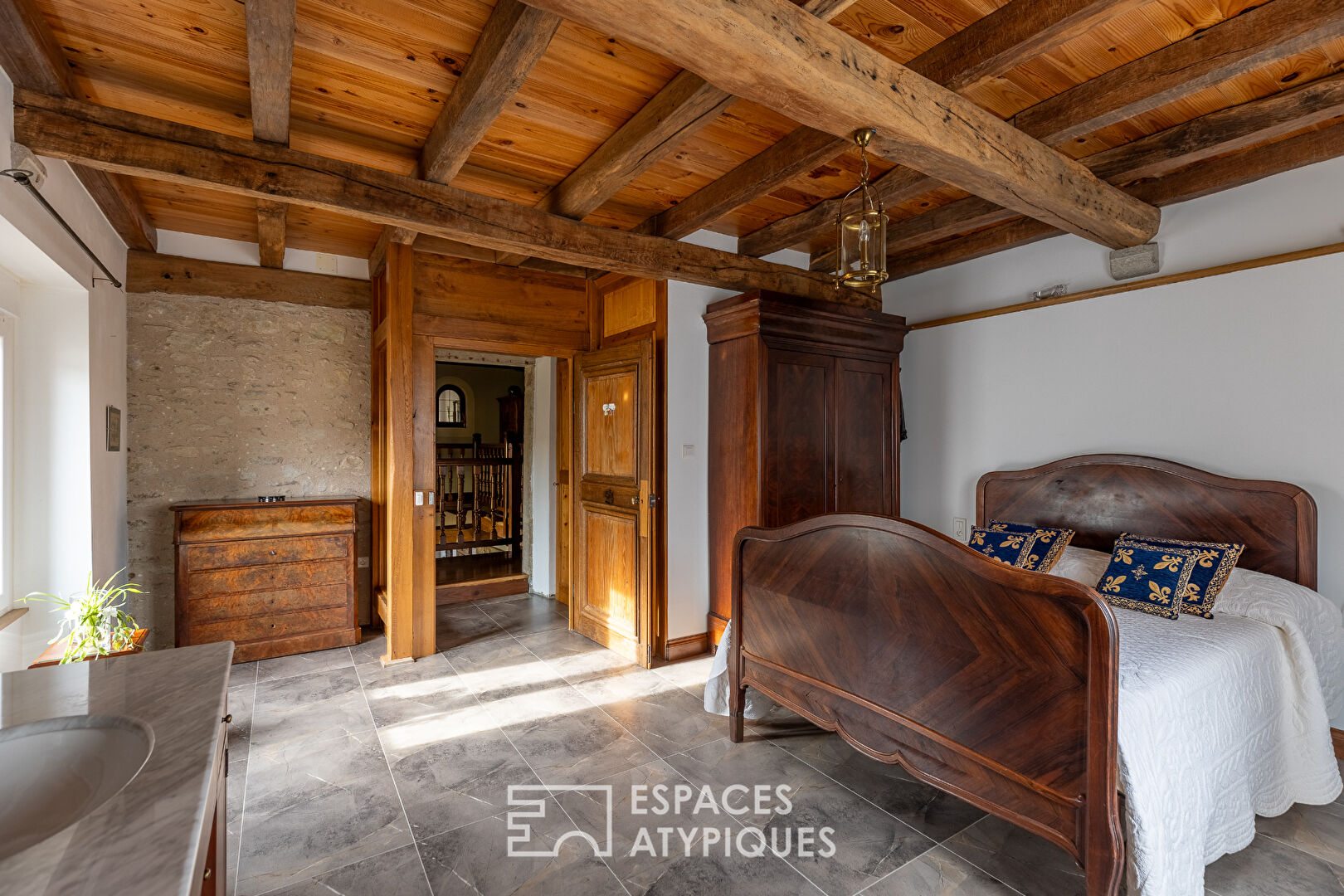 Ancien corps de ferme transformé et sa grange à 20 minutes de Metz