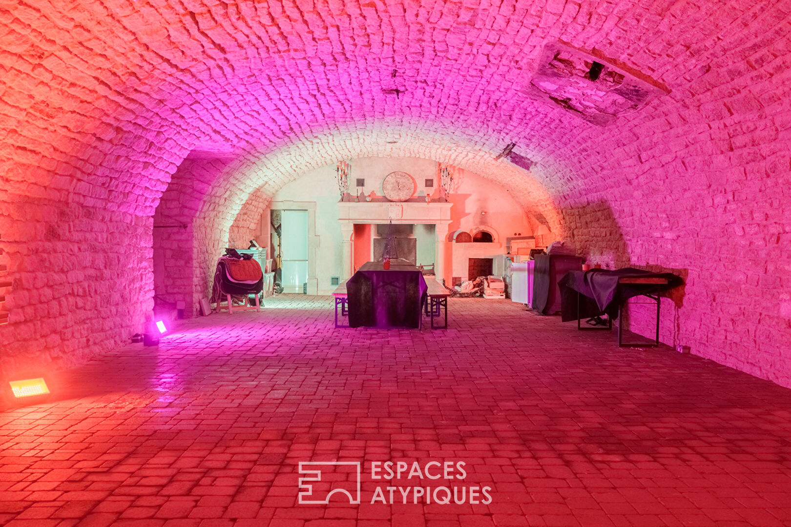 Maison de caractère et sa pièce voûtée au coeur de la vallée du Mad