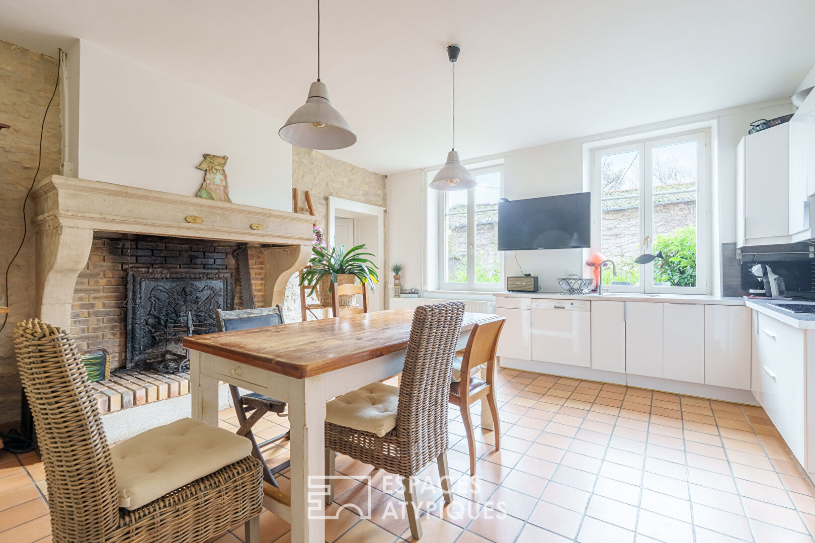 Maison de caractère et sa pièce voûtée au coeur de la vallée du Mad