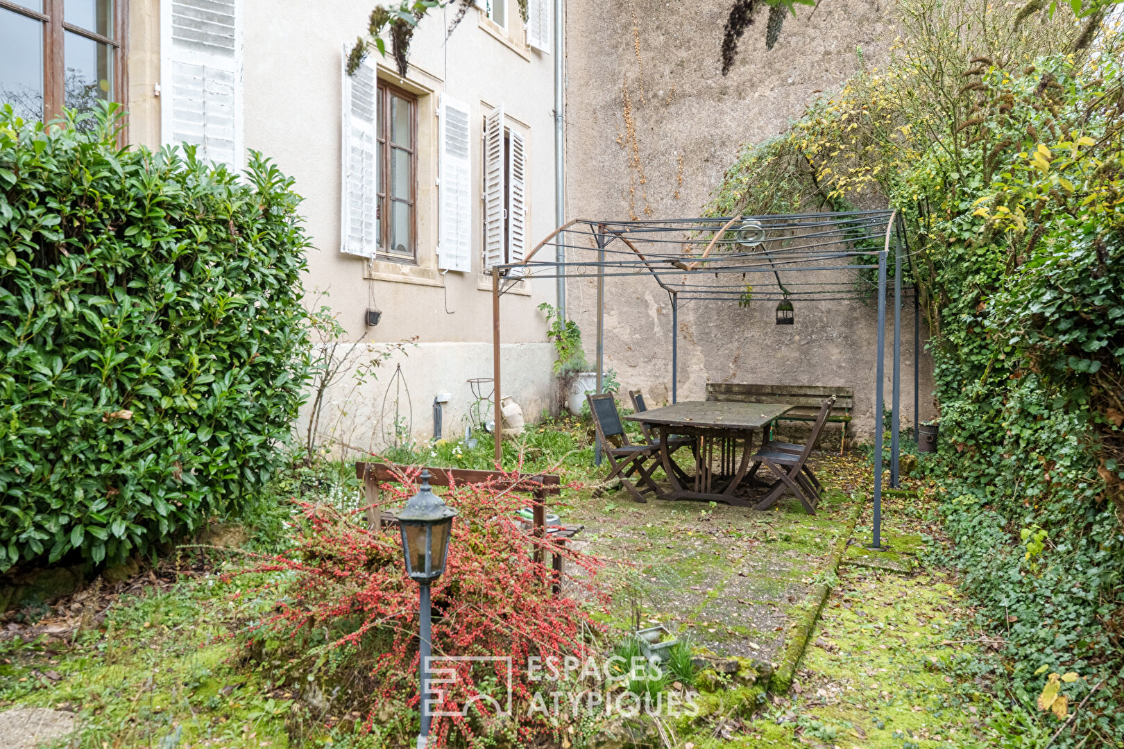 Maison de caractère et sa pièce voûtée au coeur de la vallée du Mad