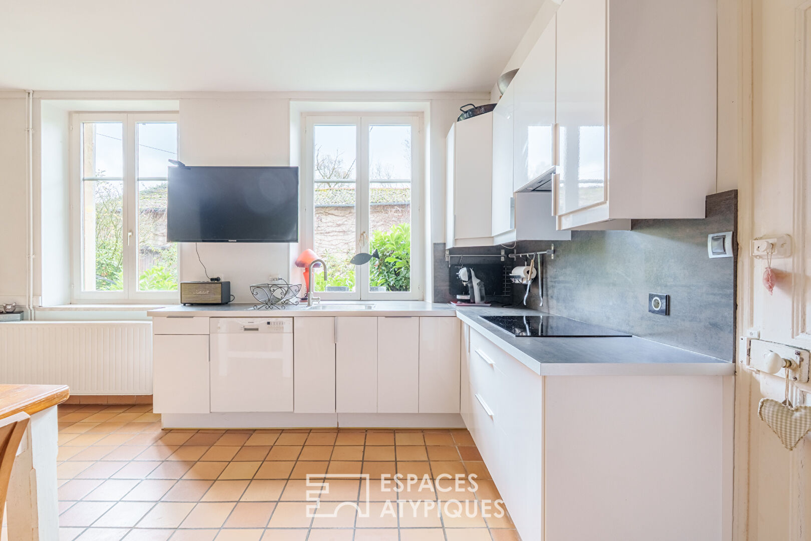 Maison de caractère et sa pièce voûtée au coeur de la vallée du Mad