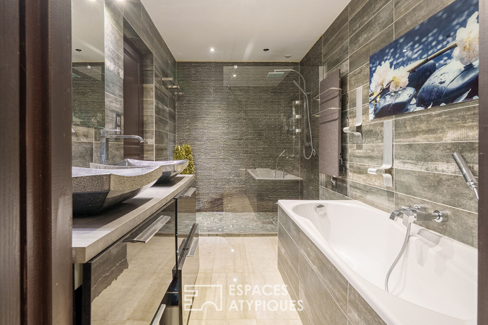 Maison de caractère et sa pièce voûtée au coeur de la vallée du Mad