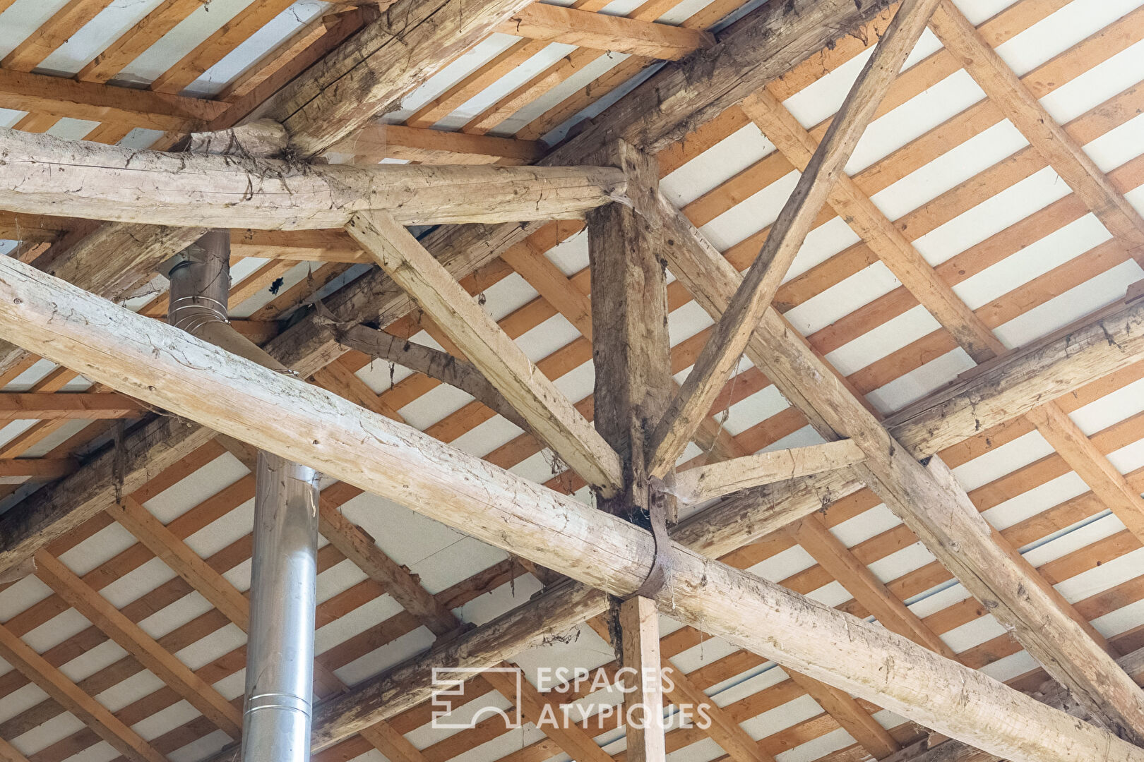 Maison de caractère et sa pièce voûtée au coeur de la vallée du Mad