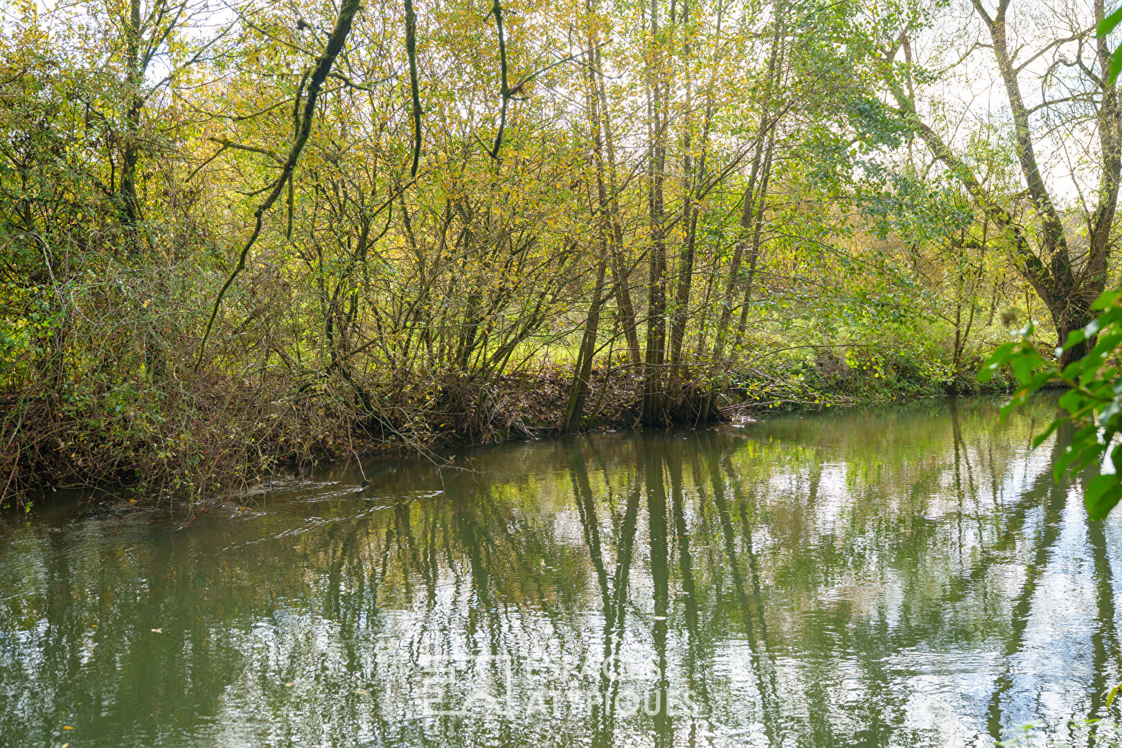 Maison de caractère et sa pièce voûtée au coeur de la vallée du Mad