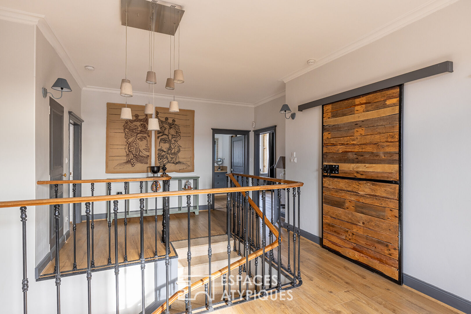 Ancien presbytère rénové avec jardin et dépendance