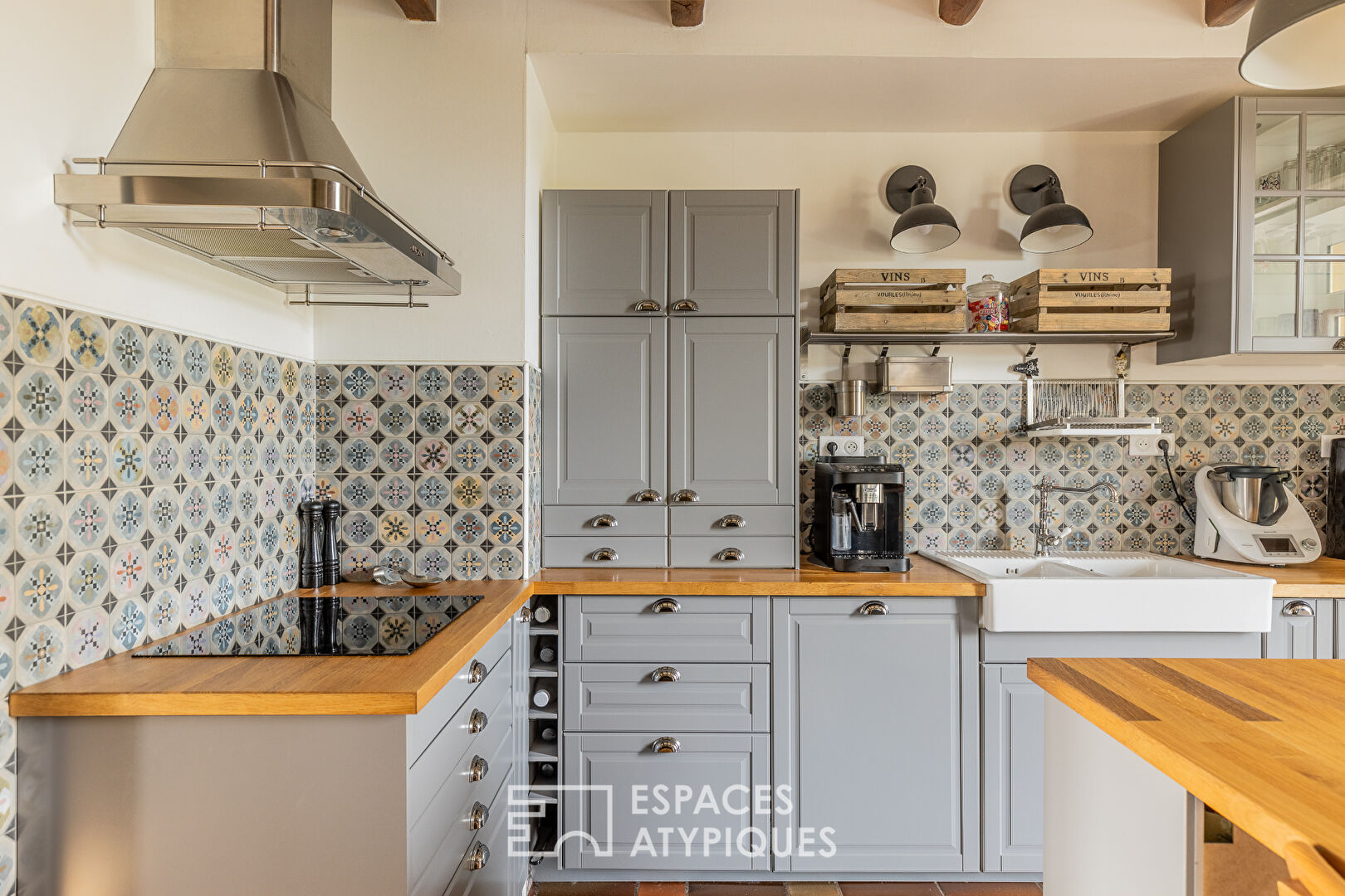 Ancien presbytère rénové avec jardin et dépendance