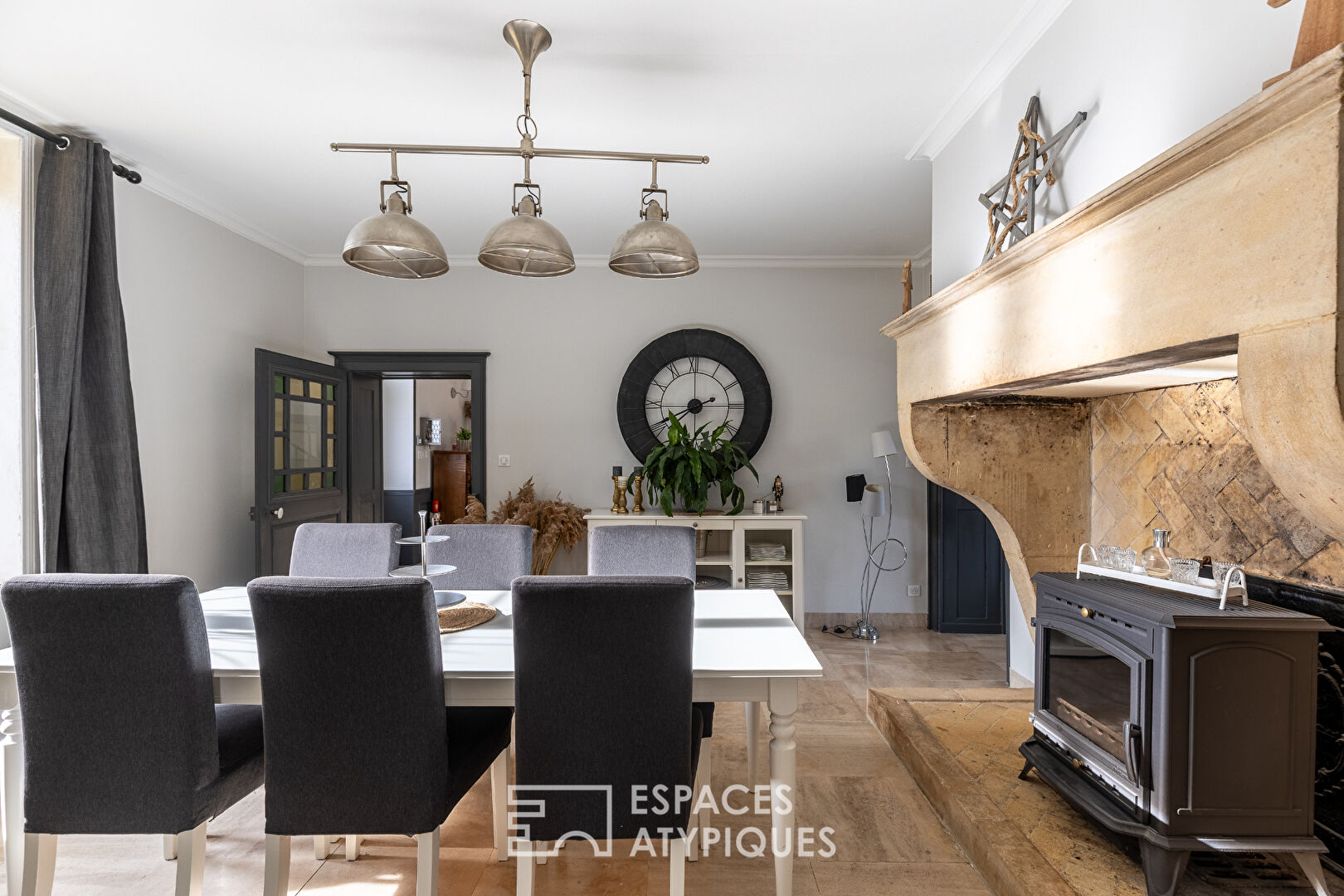 Ancien presbytère rénové avec jardin et dépendance