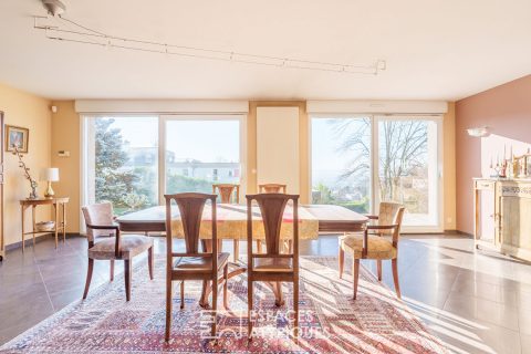 Maison d&rsquo;architecte des années 70 sur les hauteurs