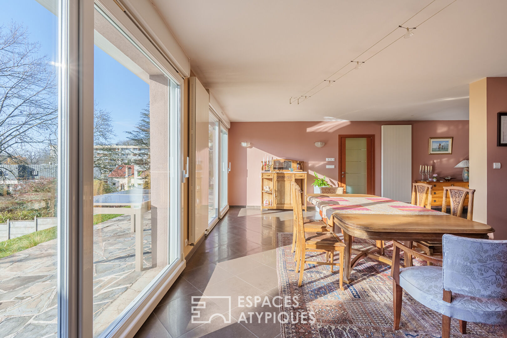 Maison d&rsquo;architecte des années 70 sur les hauteurs