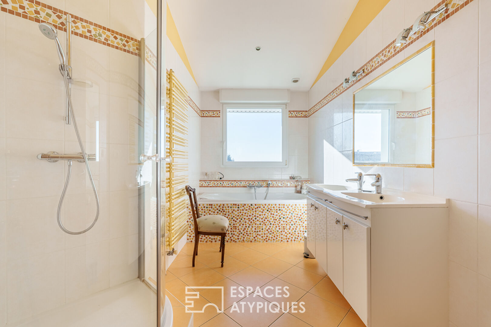 Maison d&rsquo;architecte des années 70 sur les hauteurs