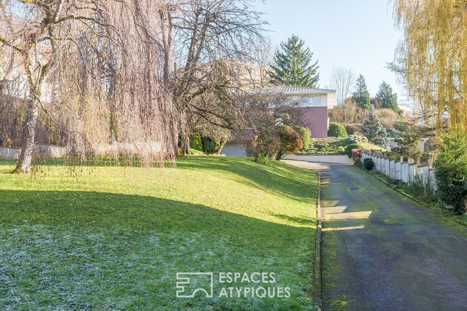Maison d&rsquo;architecte des années 70 sur les hauteurs