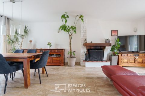 Maison rénovée et ses terrasses sur les hauteurs de Saint-Max