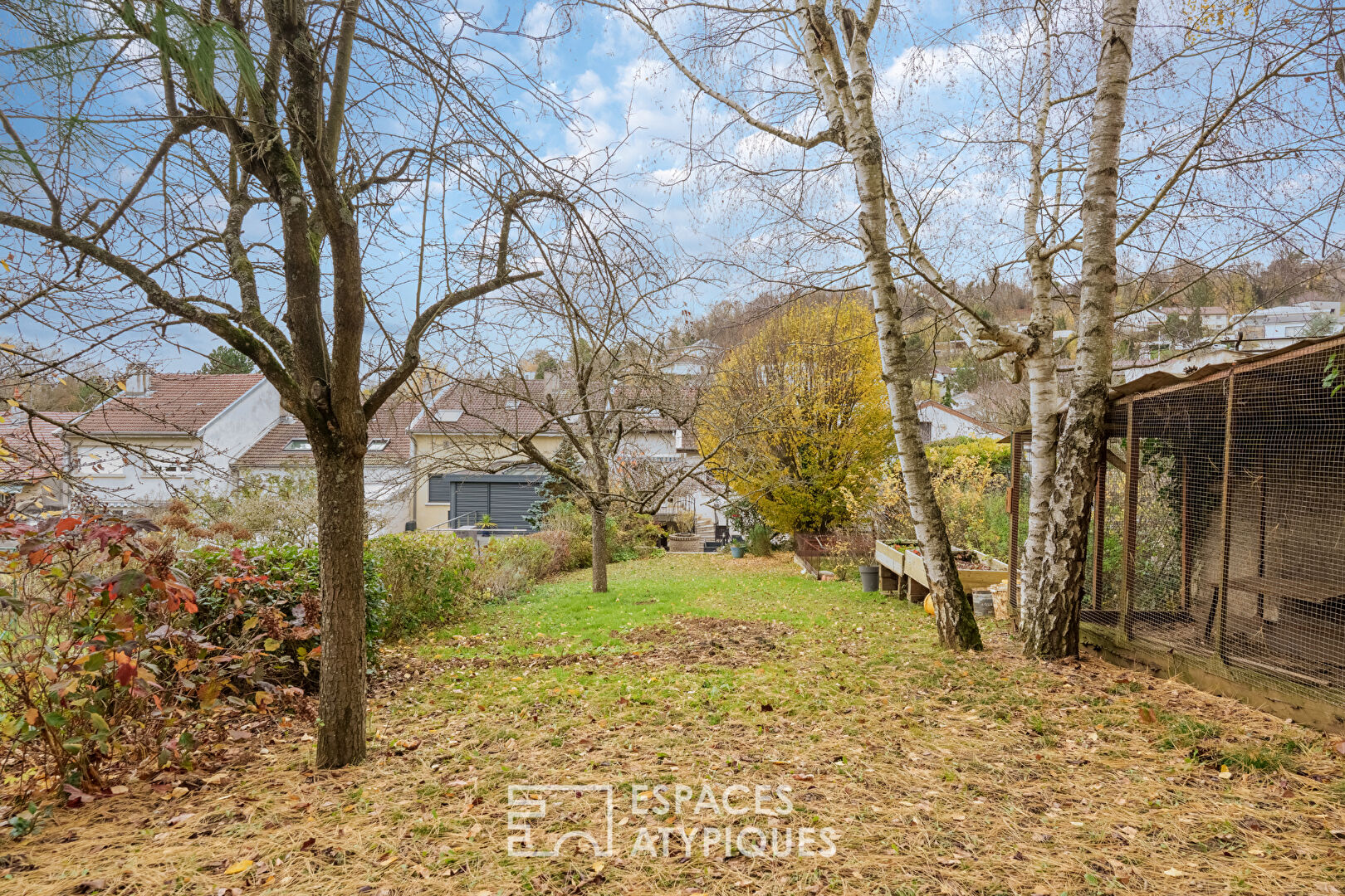 Maison rénovée et ses terrasses sur les hauteurs de Saint-Max
