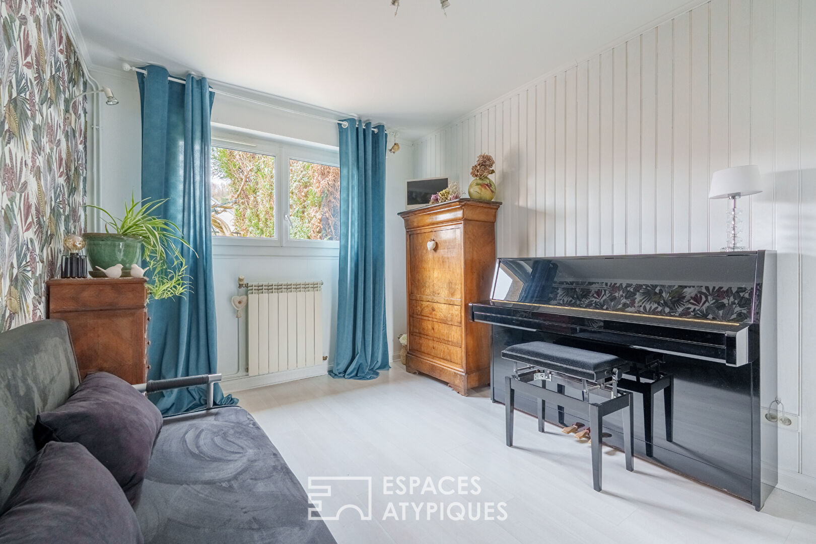 Maison rénovée et ses terrasses sur les hauteurs de Saint-Max