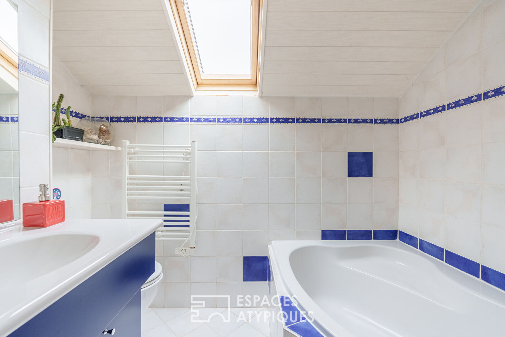 Maison rénovée et ses terrasses sur les hauteurs de Saint-Max