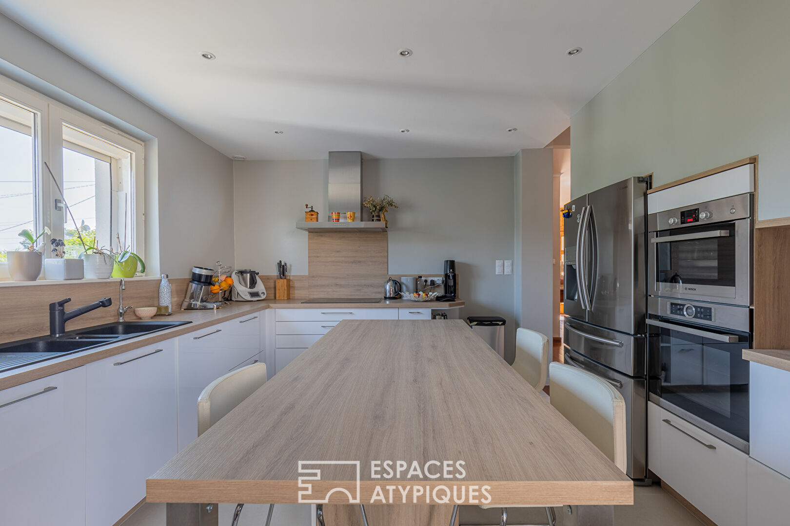 Maison familiale avec piscine et dépendance