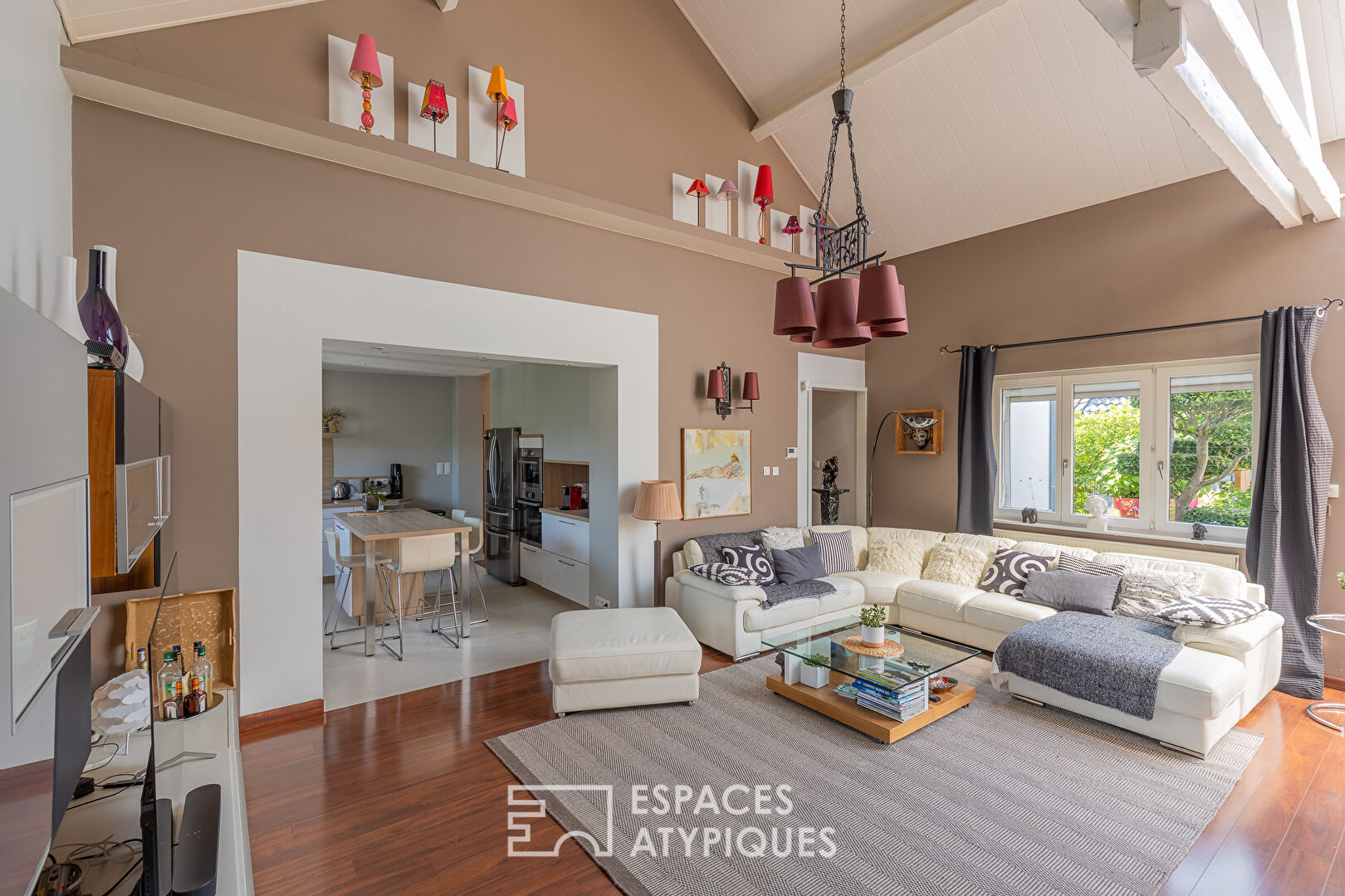 Maison familiale avec piscine et dépendance