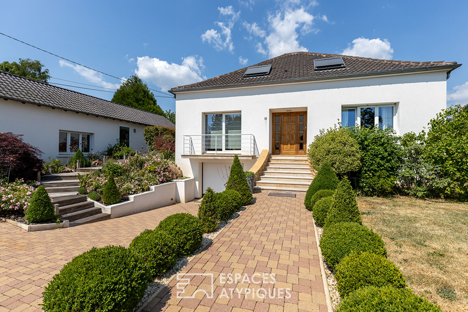 Maison familiale avec piscine et dépendance