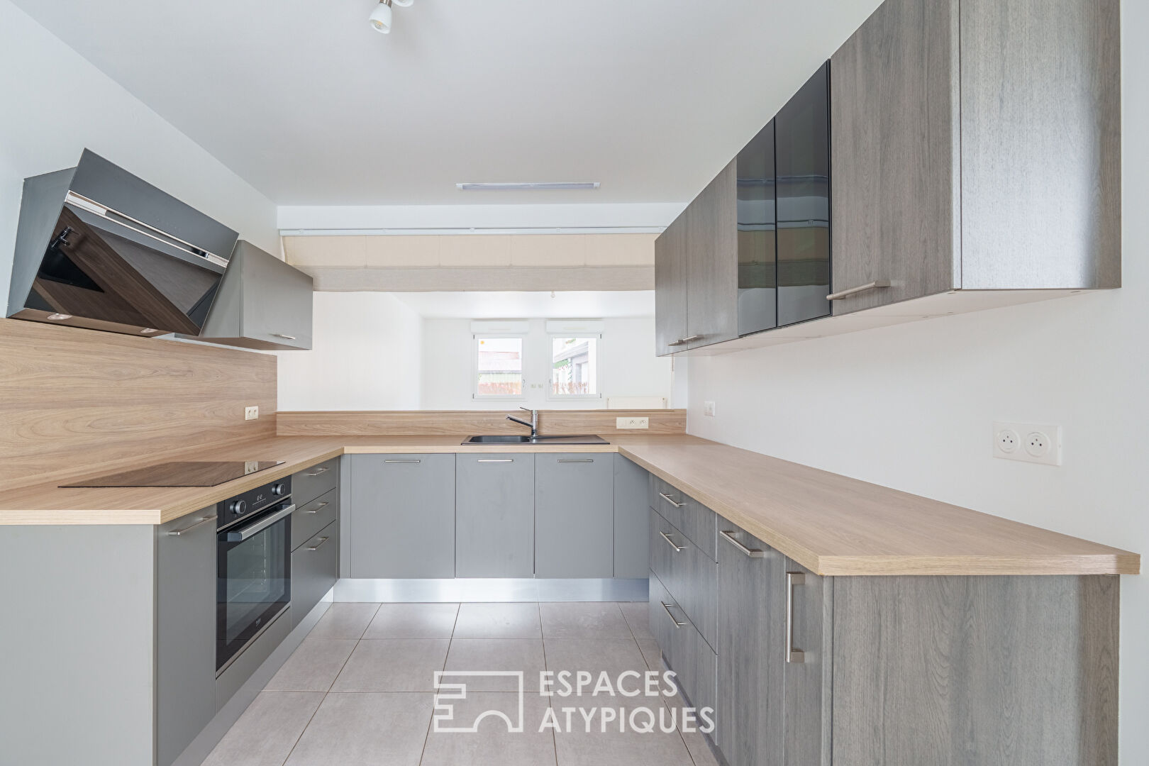 Villa contemporaine de plain-pied et son jardin