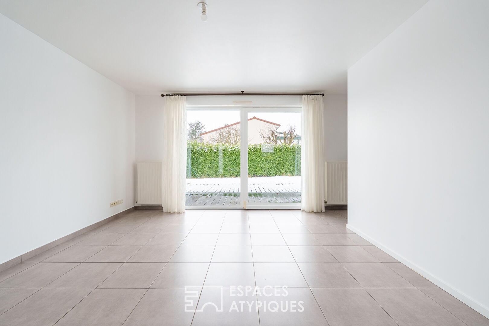 Villa contemporaine de plain-pied et son jardin