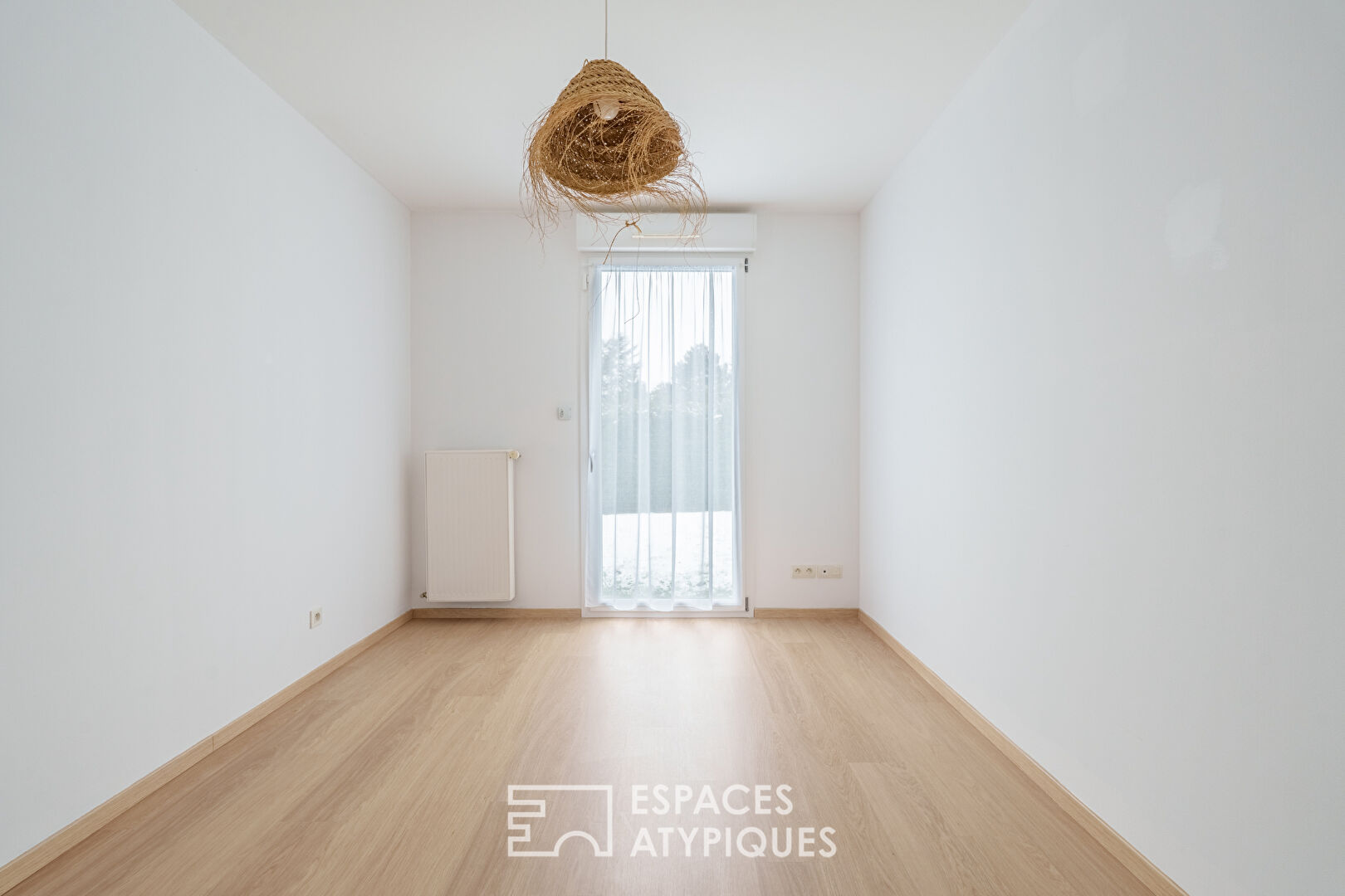 Villa contemporaine de plain-pied et son jardin