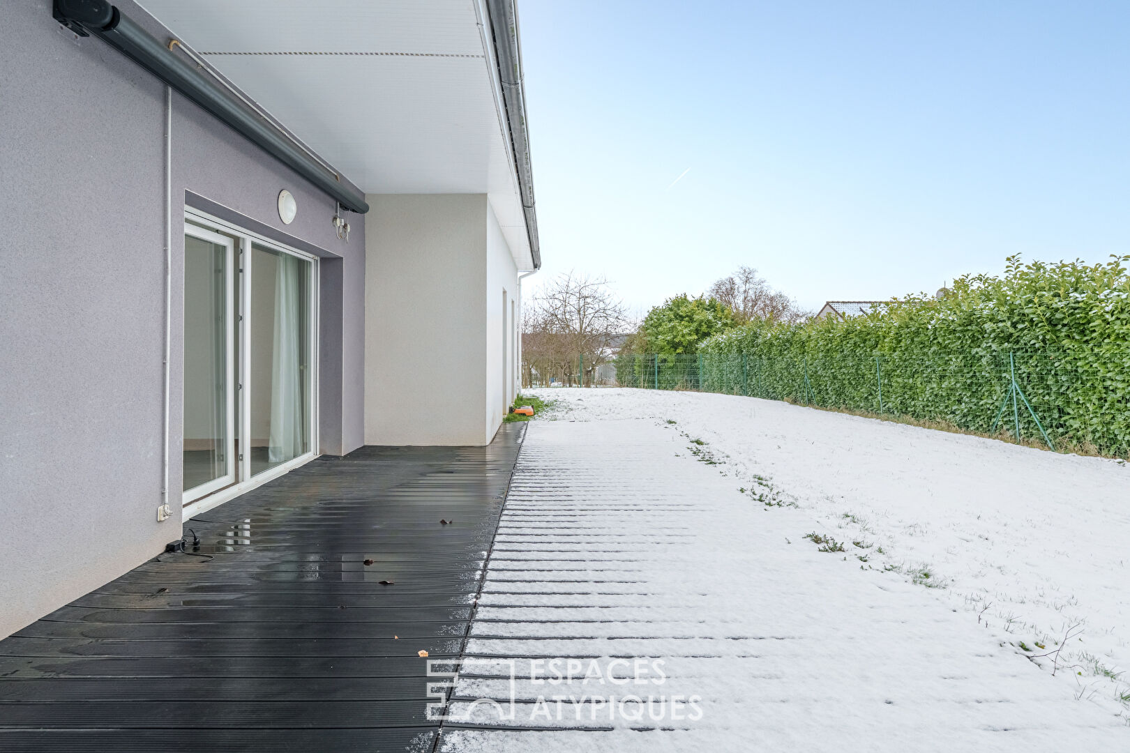 Villa contemporaine de plain-pied et son jardin