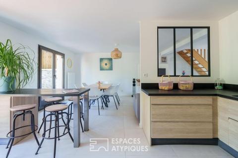 Maison rénovée et son jardin paysager