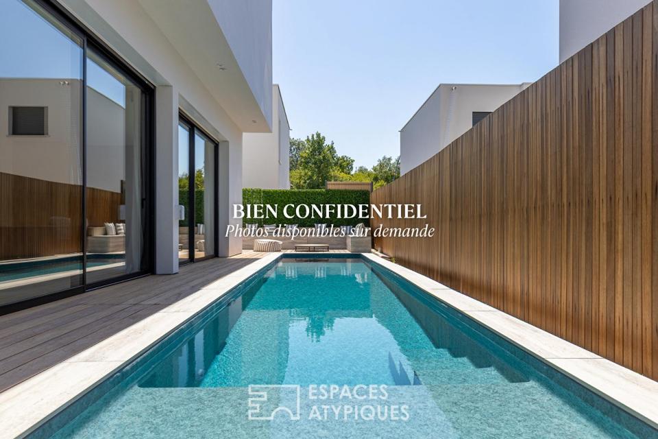 Maison d'architecte contemporaine et son couloir de nage
