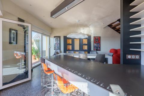 Maison au décor singulier et vue panoramique