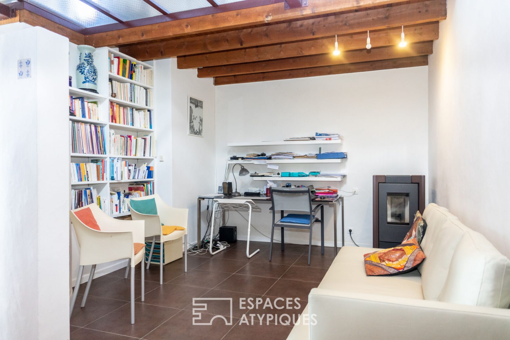 Ancien temple rénové en loft avec vue panoramique