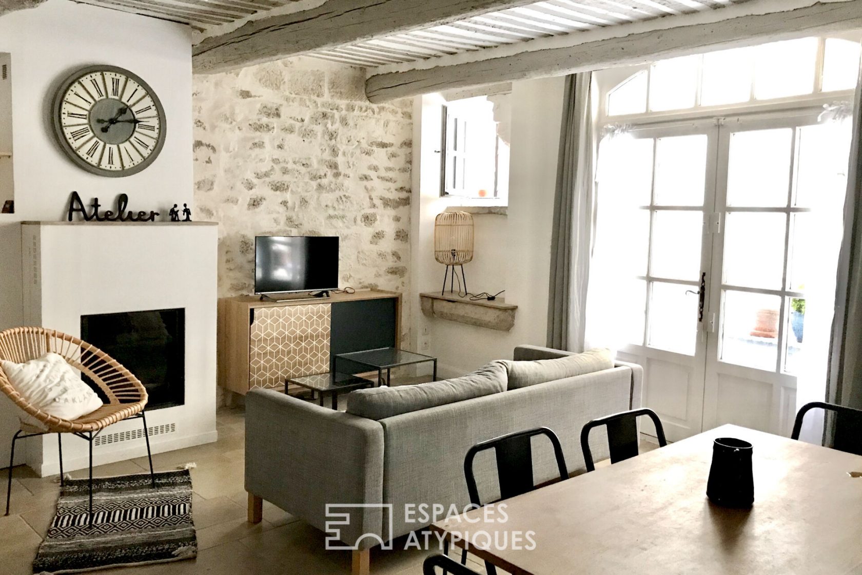 In the heart of Grignan, charming stone village house