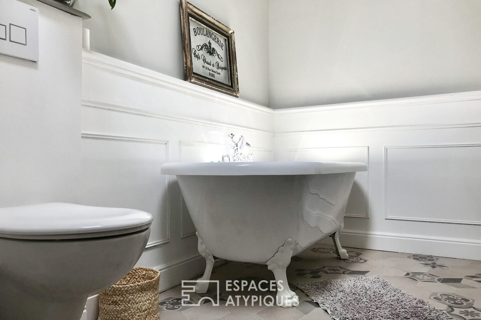 In the heart of Grignan, charming stone village house
