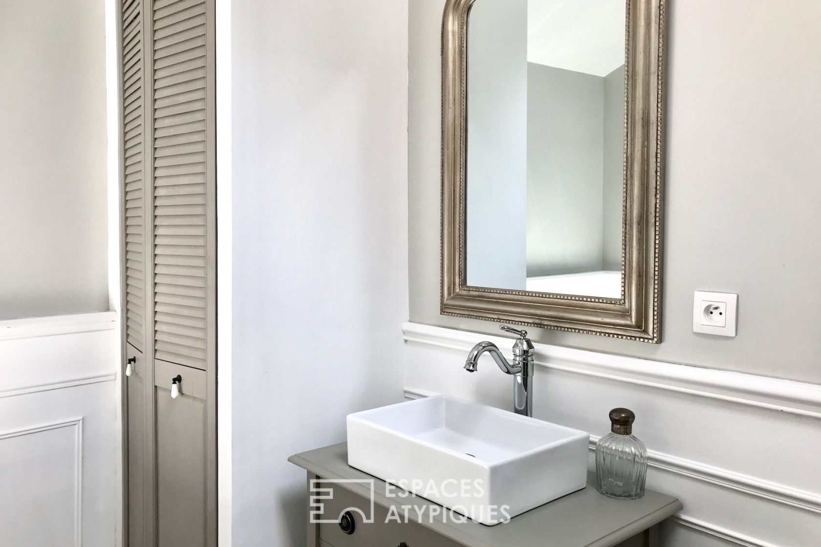In the heart of Grignan, charming stone village house