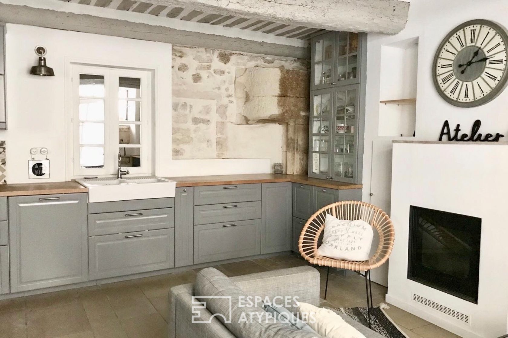 In the heart of Grignan, charming stone village house