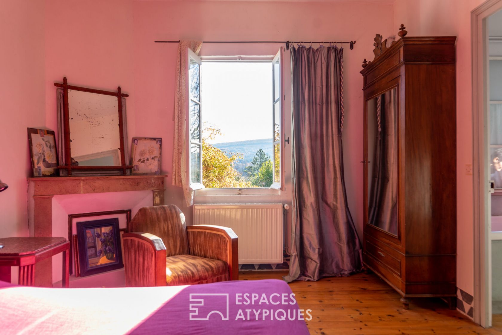 Charming country house in the shade of the plane trees