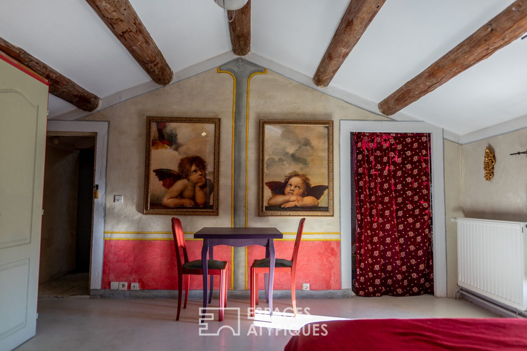 Charming country house in the shade of the plane trees