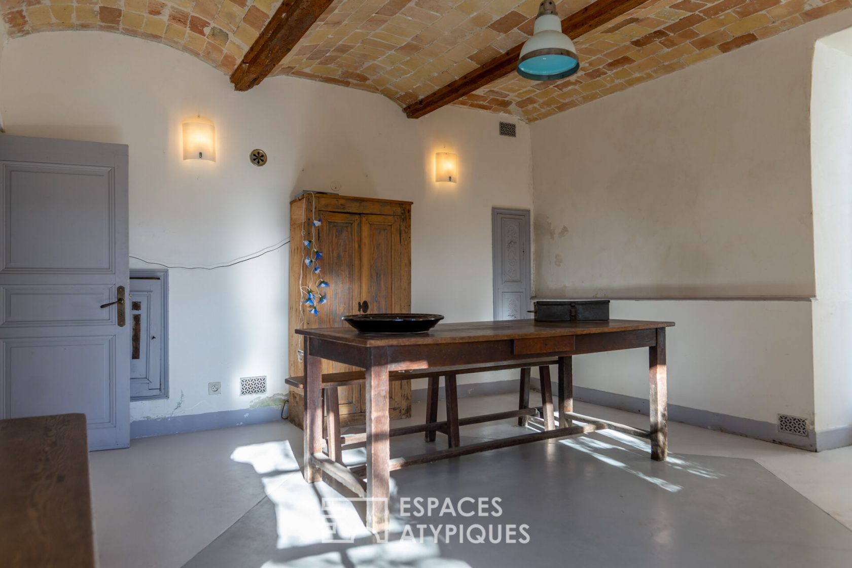 Charming country house in the shade of the plane trees
