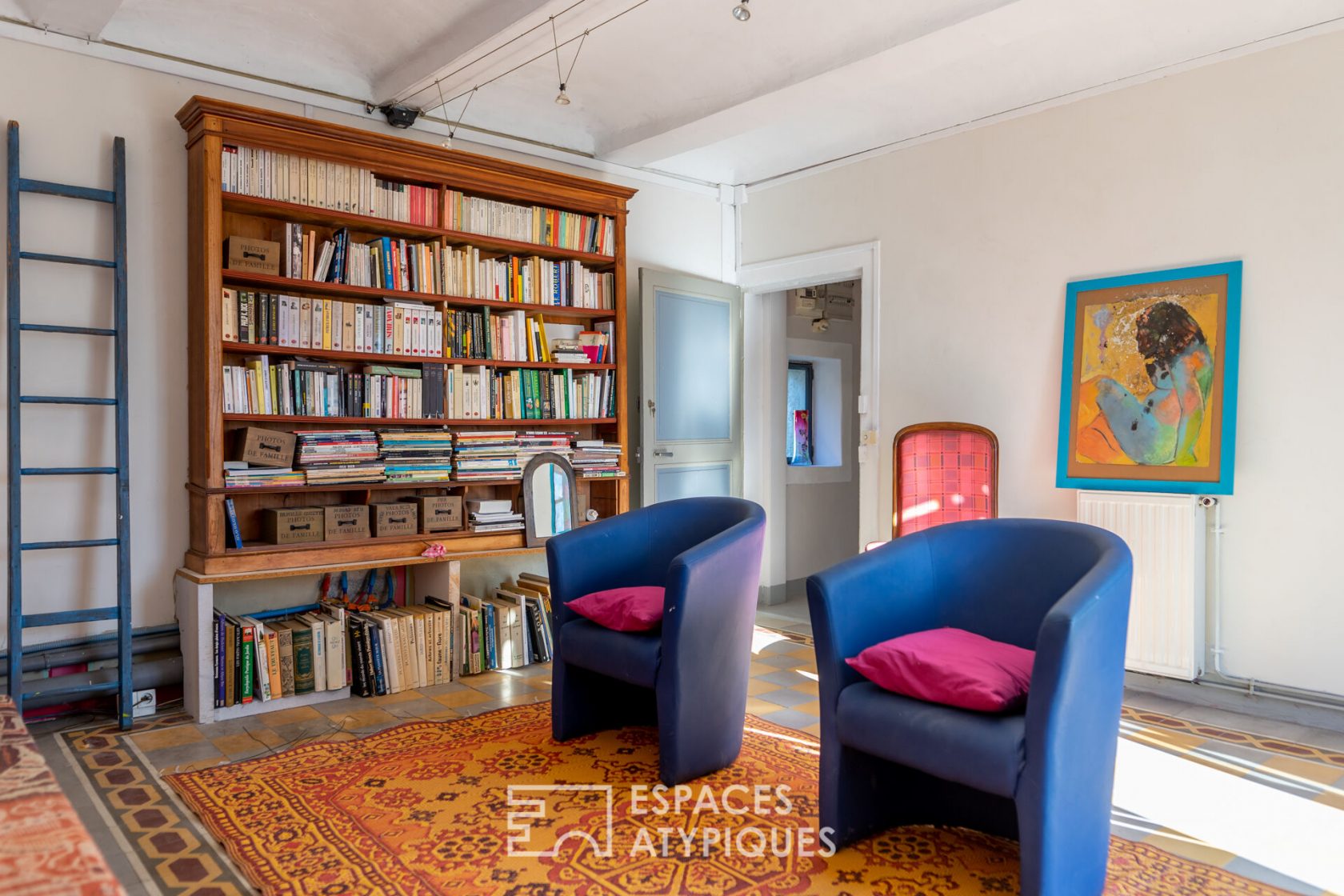 Charming country house in the shade of the plane trees
